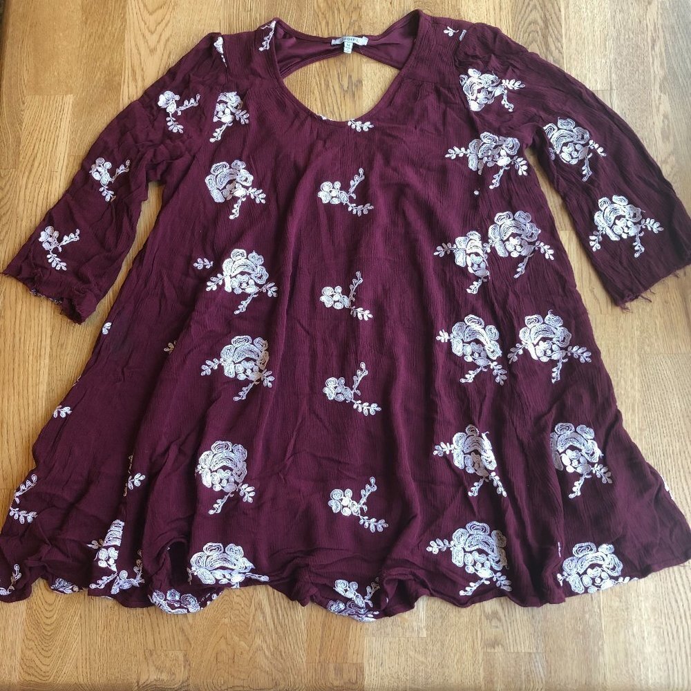 Jodifl Maroon Embroidered Top Flowy Cutout Back Size Medium